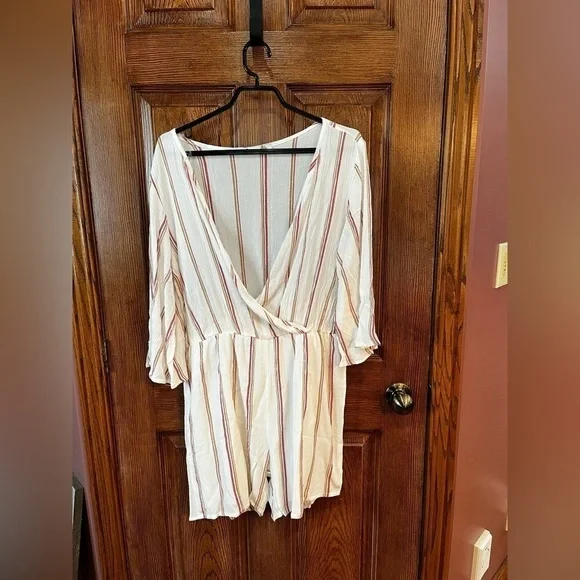 DEX wrap front romper Lg - Picture 3 of 7